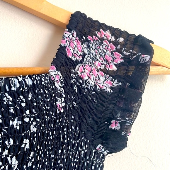 NWT (XS) Black pink floral smocked mini dress ruffle hem double square neck - Picture 6 of 9